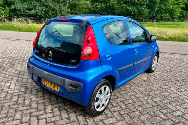 Peugeot 107 (2010) thumbnail 5