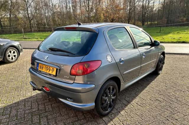 Peugeot 206 (2007) thumbnail 4