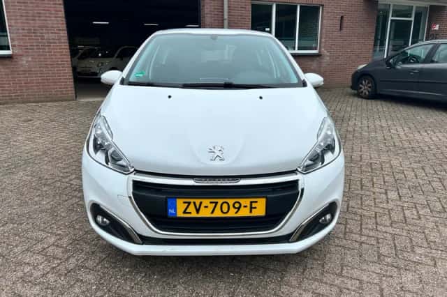 Peugeot 208 (2016) thumbnail 2