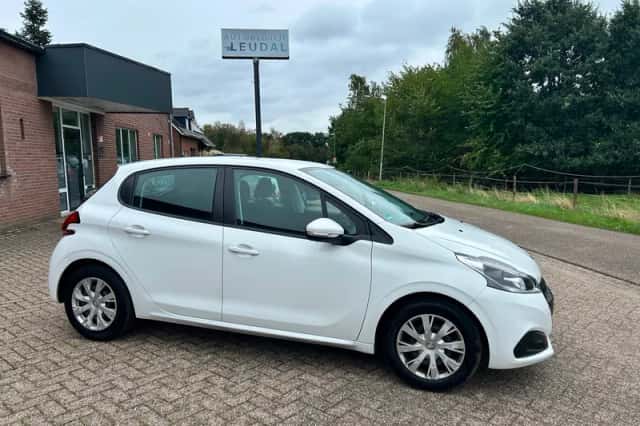 Peugeot 208 (2016) thumbnail 4