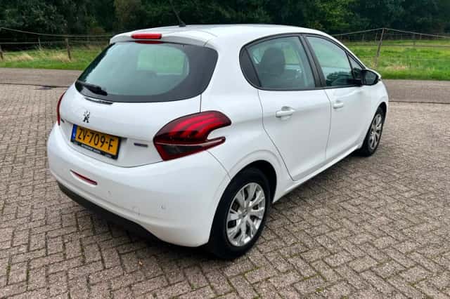 Peugeot 208 (2016) thumbnail 5