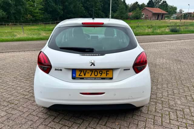 Peugeot 208 (2016) thumbnail 6