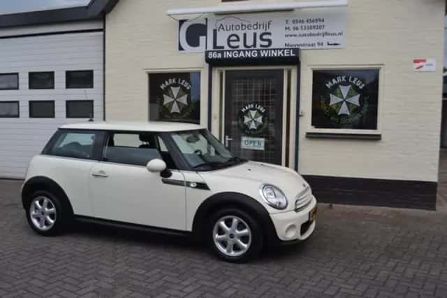 MINI Mini (2011) thumbnail 2