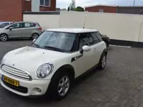 MINI Mini (2011) thumbnail 2