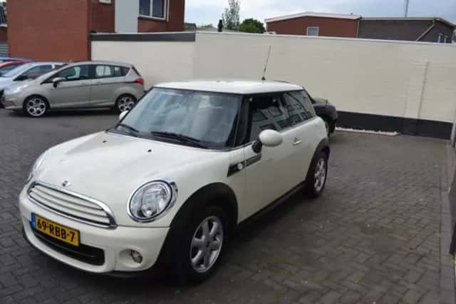 MINI Mini (2011) thumbnail 3