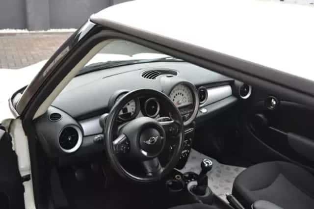 MINI Mini (2011) thumbnail 5