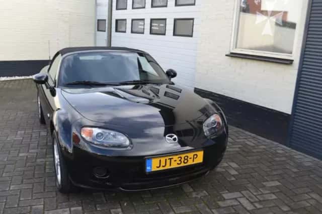 Mazda MX-5 (2006) thumbnail 2