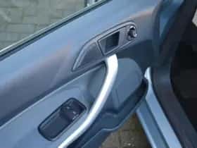 Ford Fiesta (2009) thumbnail 7