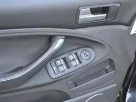 Ford C-Max (2010) thumbnail 7