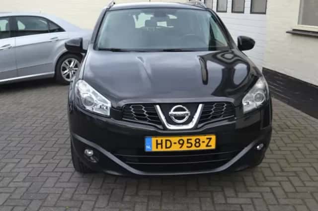 Nissan Qashqai (2011) thumbnail 3