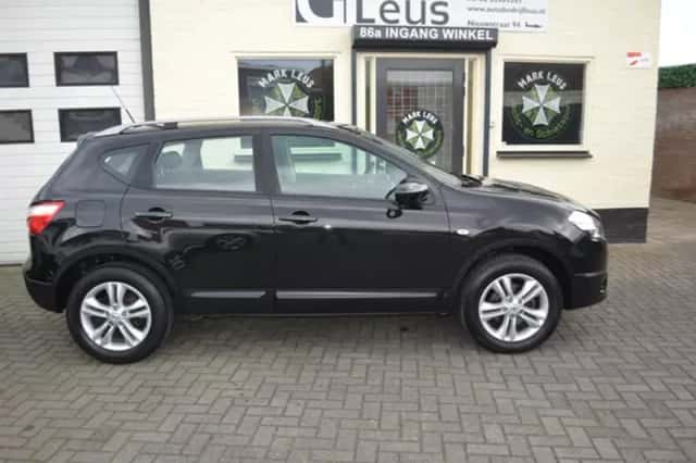 Nissan Qashqai (2011) thumbnail 5