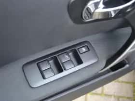 Nissan Qashqai (2011) thumbnail 8