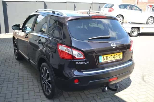 Nissan Qashqai (2011) thumbnail 3