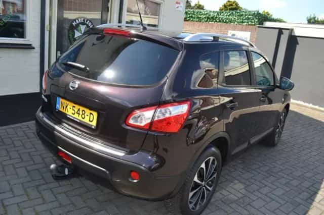 Nissan Qashqai (2011) thumbnail 4