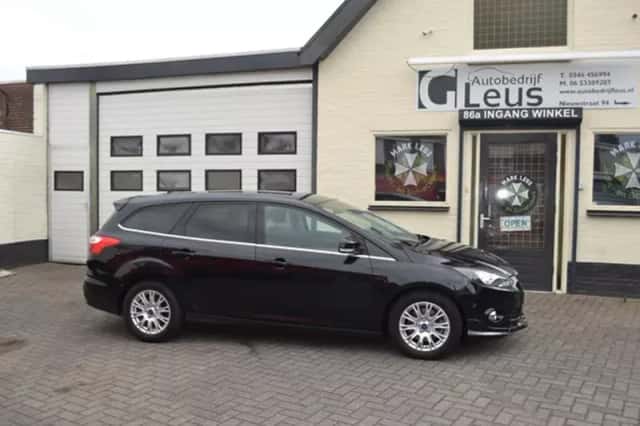 Ford Focus (2011) thumbnail 3