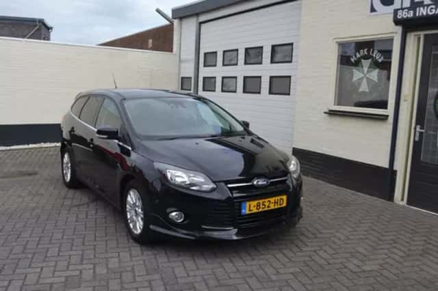 Ford Focus (2011) thumbnail 4