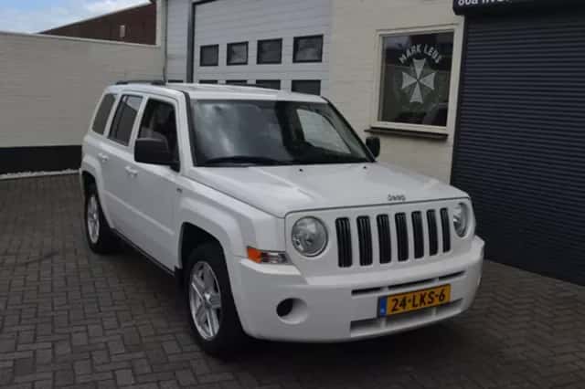Jeep Patriot (2010) thumbnail 1