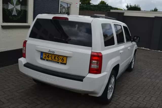 Jeep Patriot (2010) thumbnail 5