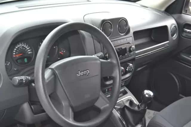 Jeep Patriot (2010) thumbnail 6