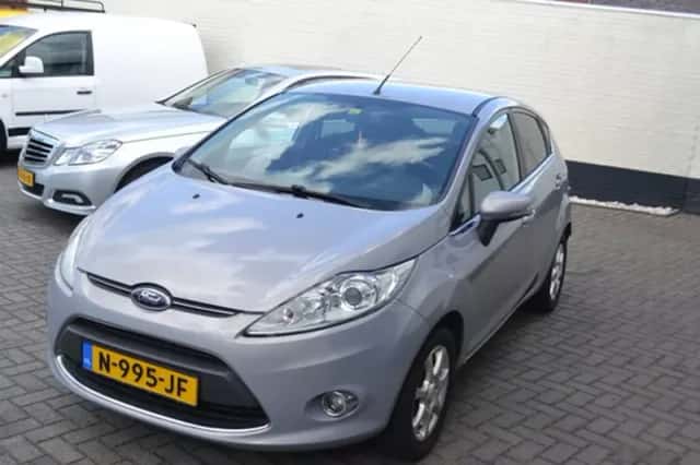 Ford Fiesta (2012) thumbnail 3