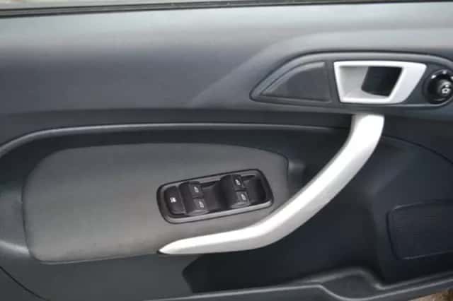 Ford Fiesta (2012) thumbnail 5
