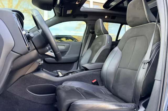 Volvo XC40 (2021) thumbnail 2