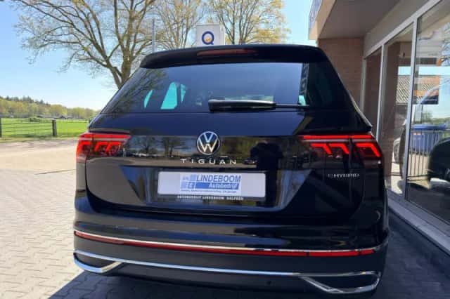Volkswagen Tiguan (2022) thumbnail 3
