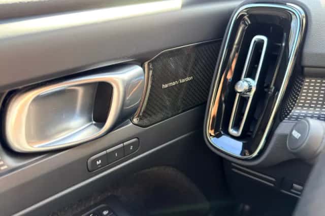 Volvo XC40 (2020) thumbnail 4