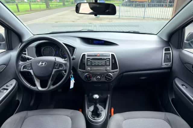 Hyundai i20 (2014) thumbnail 2