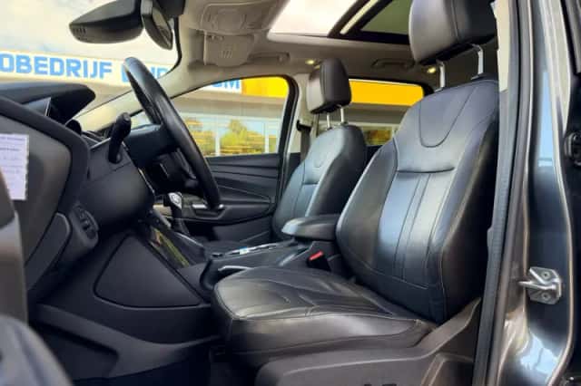 Ford Kuga (2014) thumbnail 2