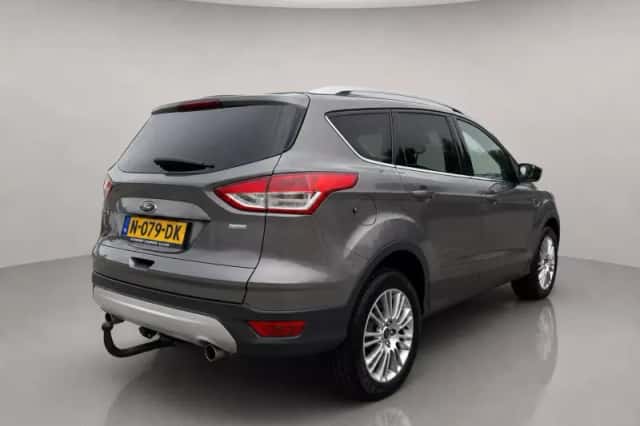 Ford Kuga (2014) thumbnail 3