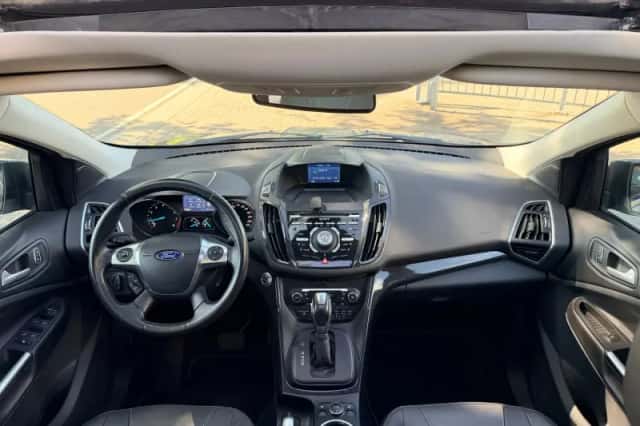 Ford Kuga (2014) thumbnail 4