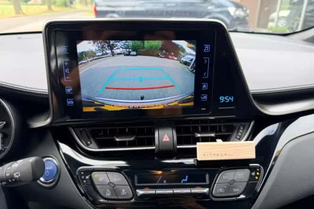 Toyota C-HR (2020) thumbnail 4