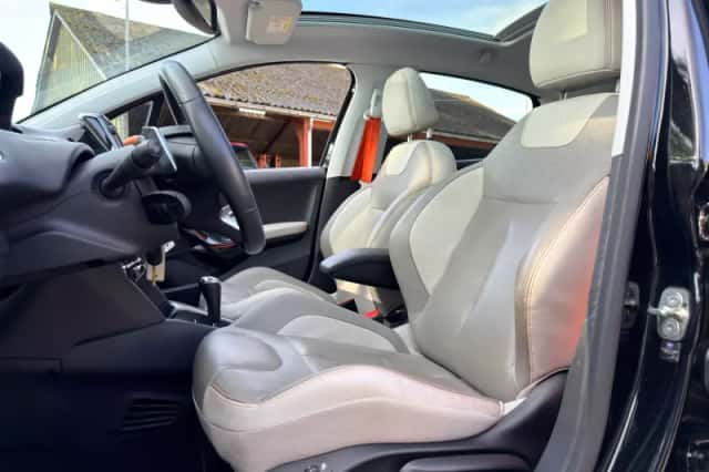Peugeot 208 (2014) thumbnail 2