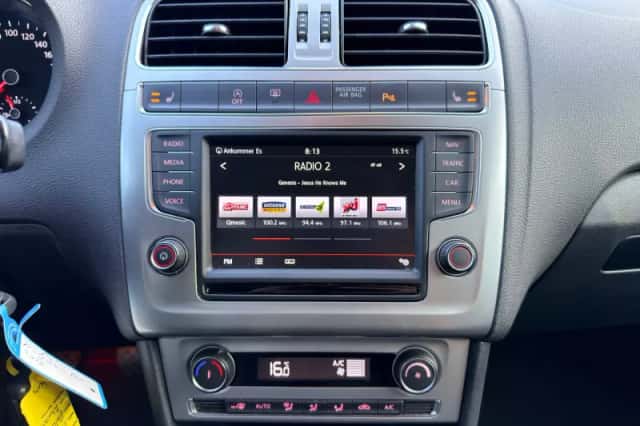 Volkswagen Polo (2015) thumbnail 4