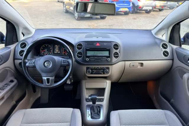 Volkswagen Golf (2009) thumbnail 2