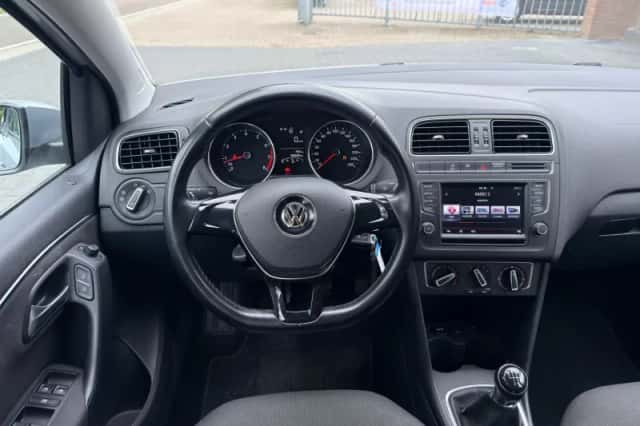 Volkswagen Polo (2015) thumbnail 2