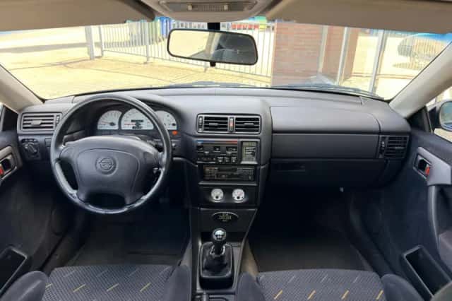 Opel Calibra (1997) thumbnail 2