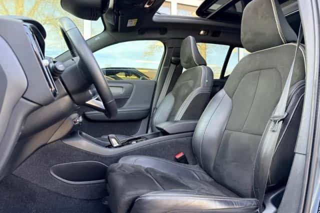 Volvo XC40 (2021) thumbnail 2