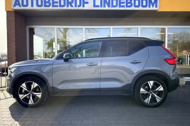 Volvo XC40 (2021) thumbnail 3