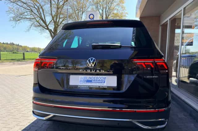 Volkswagen Tiguan (2022) thumbnail 3