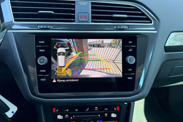 Volkswagen Tiguan (2022) thumbnail 4