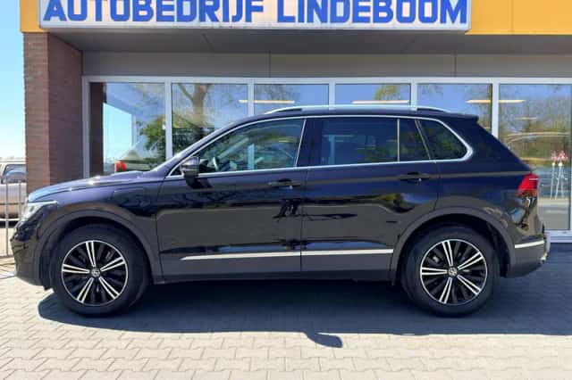 Volkswagen Tiguan (2022) thumbnail 5