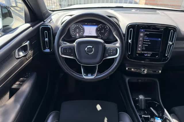 Volvo XC40 (2020) thumbnail 2