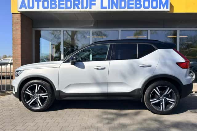 Volvo XC40 (2020) thumbnail 3