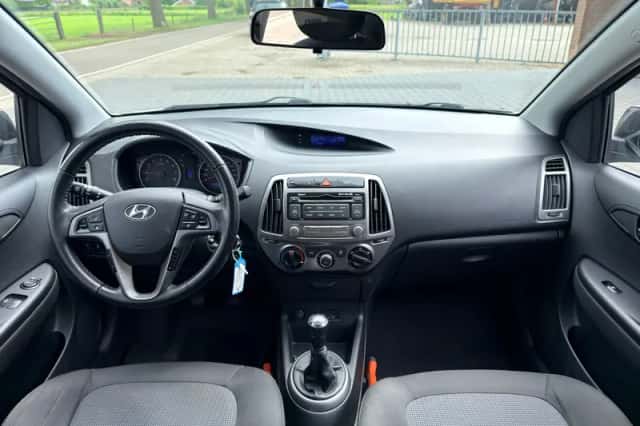 Hyundai i20 (2014) thumbnail 2