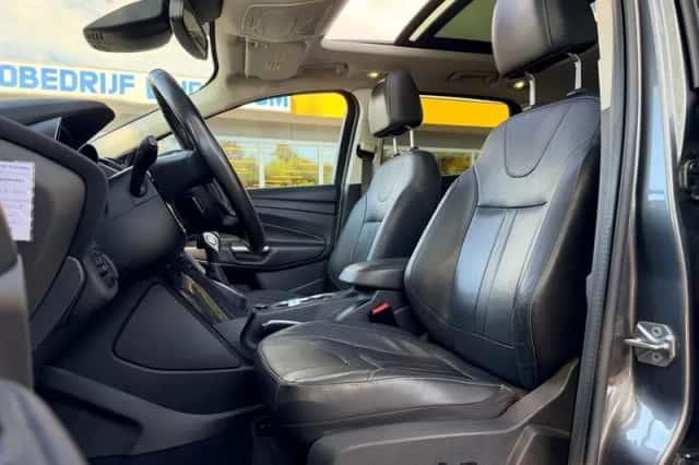 Ford Kuga (2014) thumbnail 2