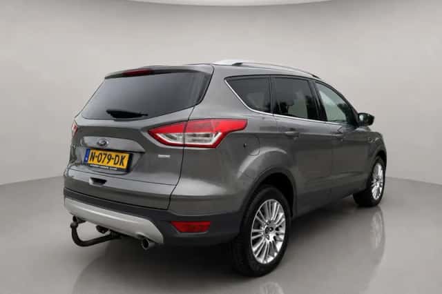 Ford Kuga (2014) thumbnail 3
