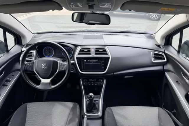 Suzuki SX4 S-Cross (2016) thumbnail 2
