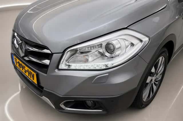 Suzuki SX4 S-Cross (2016) thumbnail 6